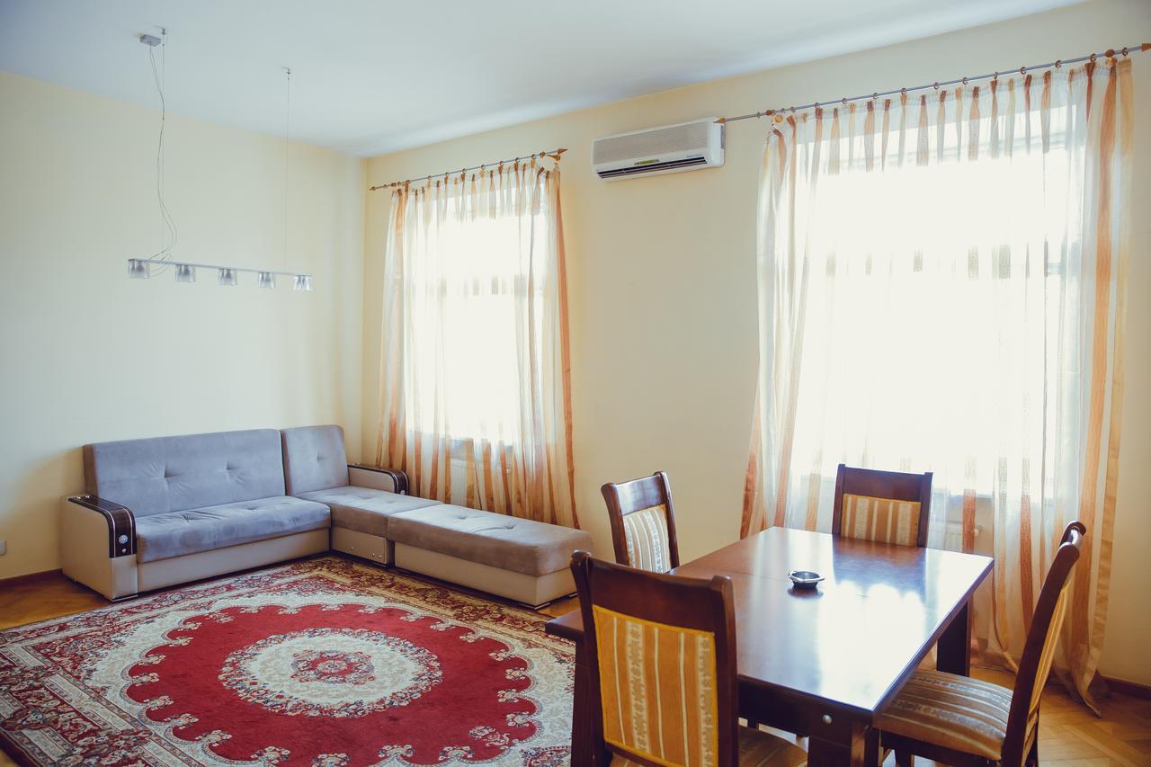 Clock Tower Apartment In Bakoe Buitenkant foto