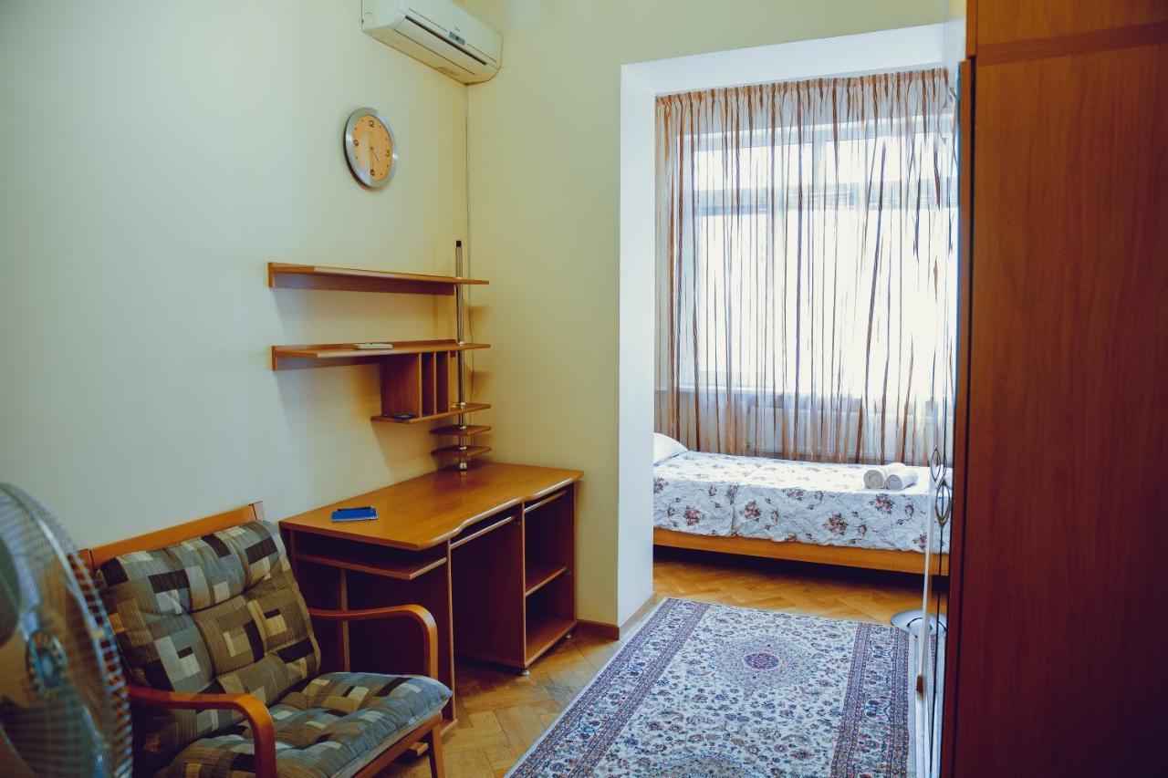Clock Tower Apartment In Bakoe Buitenkant foto
