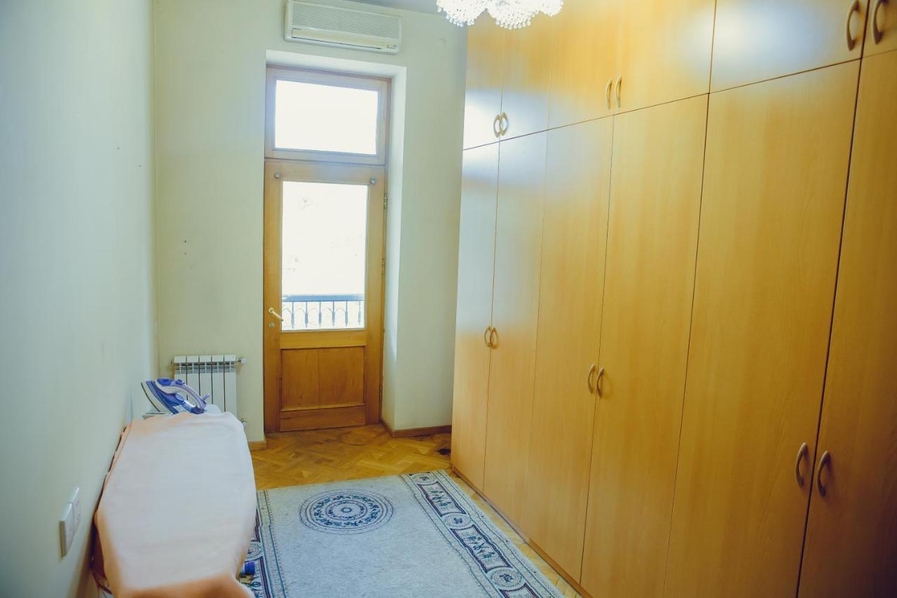 Clock Tower Apartment In Bakoe Buitenkant foto