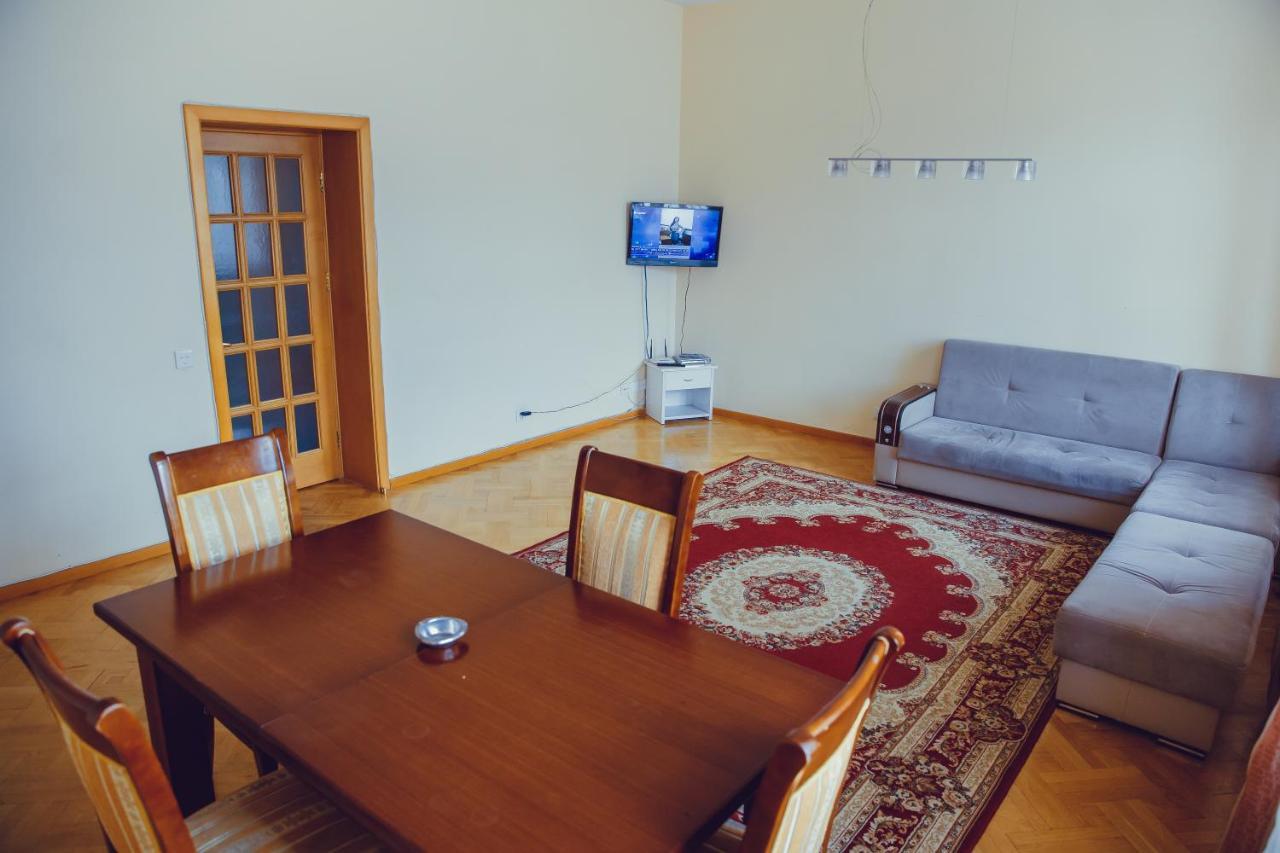 Clock Tower Apartment In Bakoe Buitenkant foto