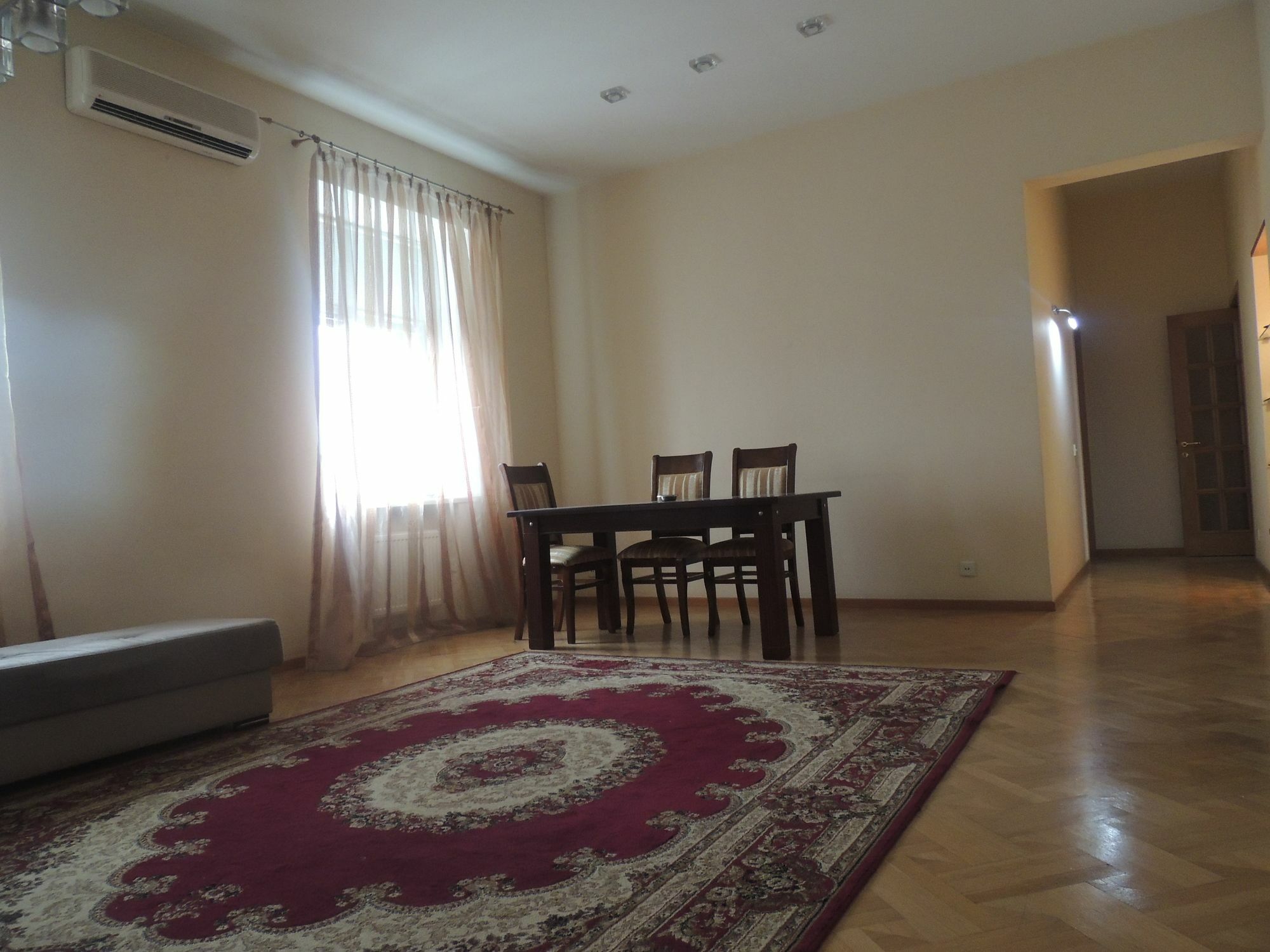 Clock Tower Apartment In Bakoe Buitenkant foto