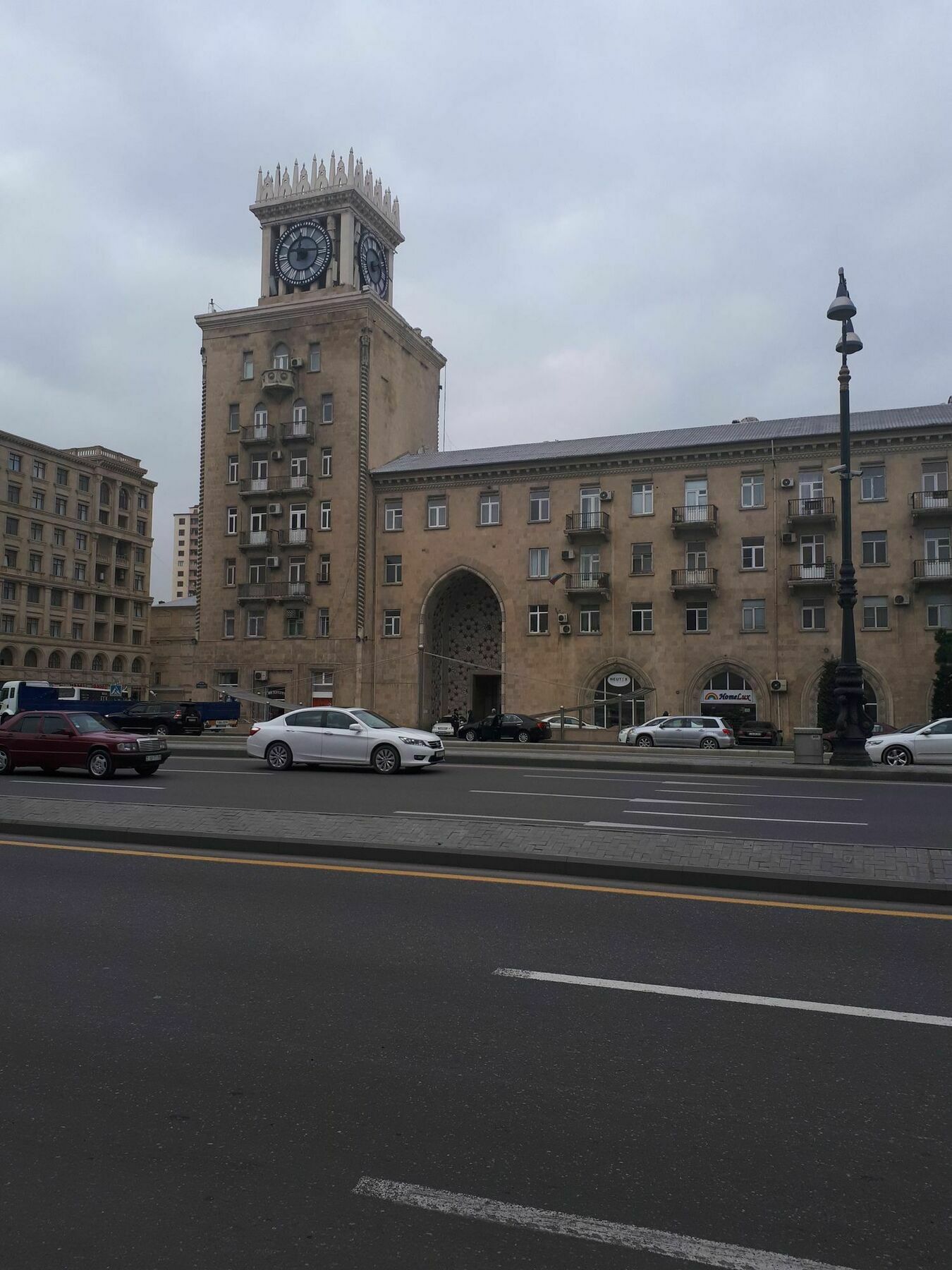 Clock Tower Apartment In Bakoe Buitenkant foto